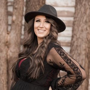 Meet your Posher, Tabitha